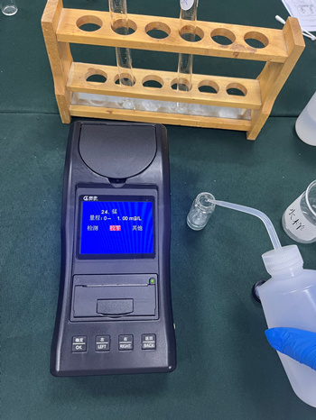 校準水質分析儀 校準水質分析儀